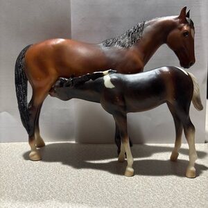 Breyer Model Horse Cupid and Arrow Mare & Foal Set #3367 Retired 2008
